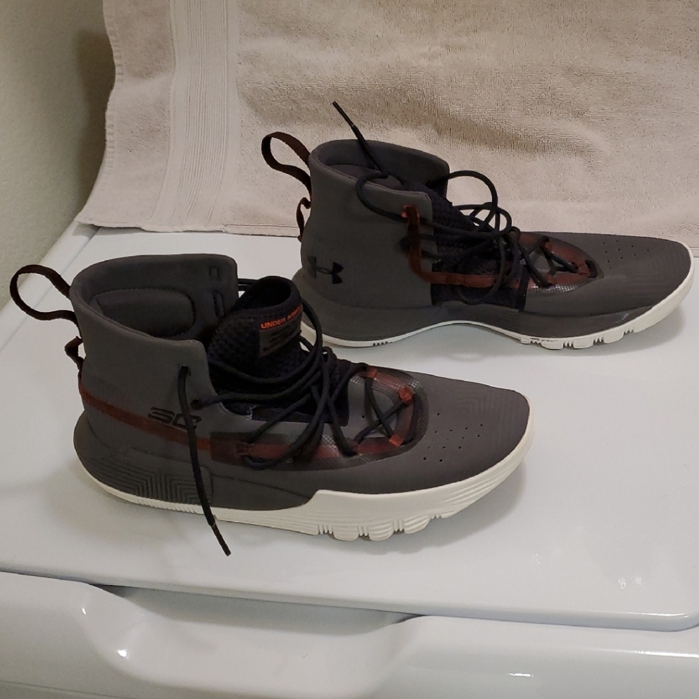 Men's sz 10.5 M Under Armour Curry 3Zer0 2 Charcoal